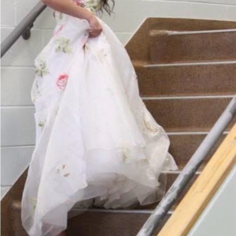 ✨ Jovani Floral Ball Gown – Like New ✨ - Picture 4 of 8